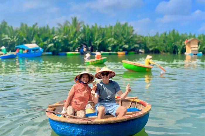 Chụp ảnh rừng dừa Bảy Mẫu